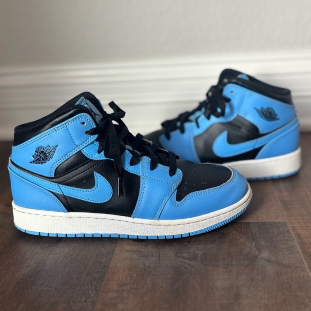 Nike Air Jordan 1 Retro Mid University Blue Black Big‎ Kid Size 7Y